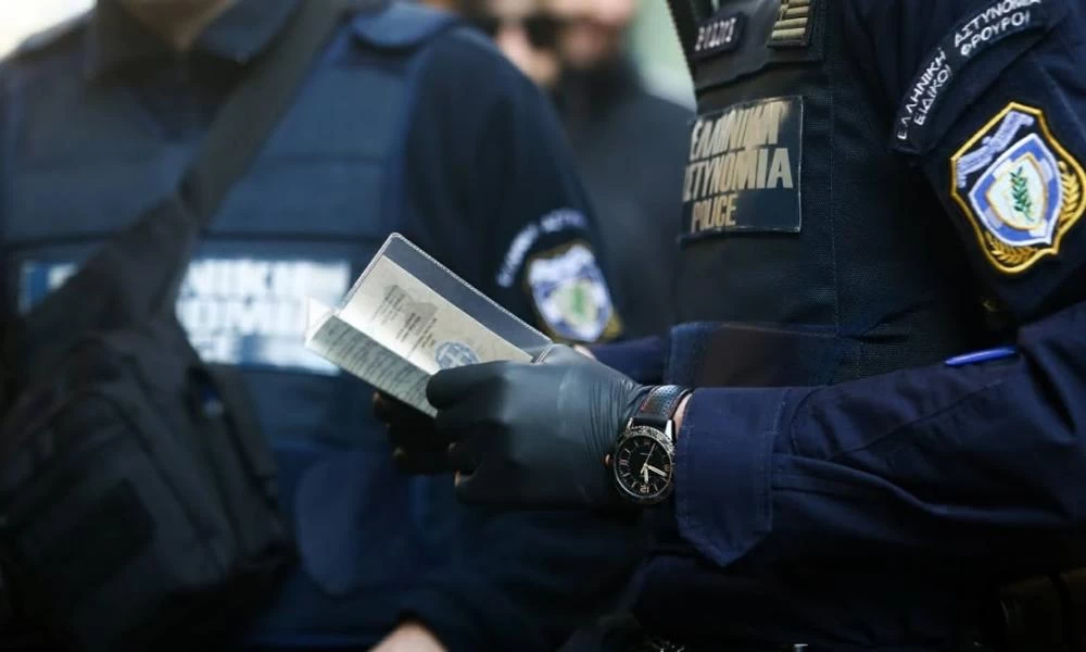 Ηλιούπολη: Σύλληψη αστυνομικών σε λέσχη για παράνομο τζόγο